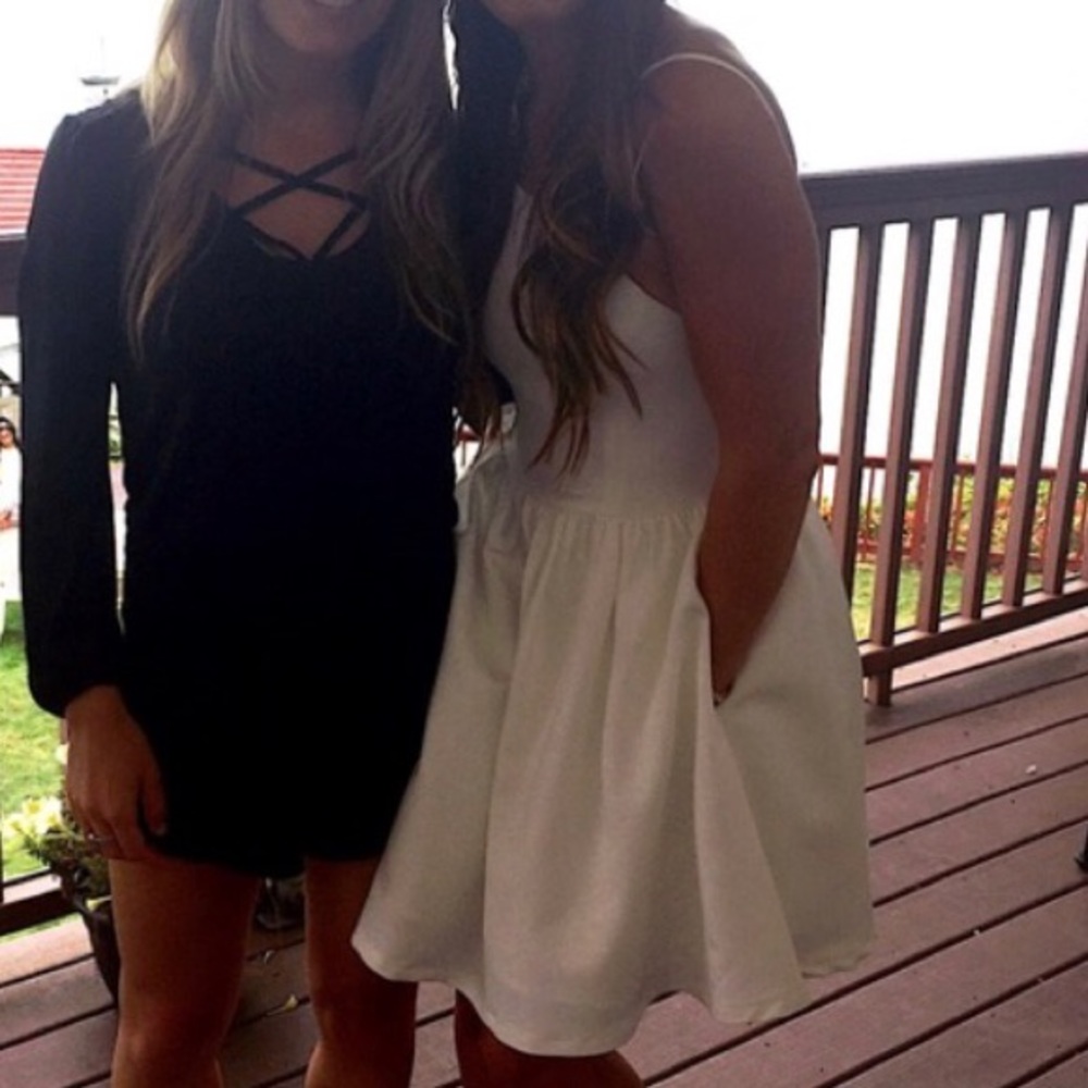 ♏️SOLD♏️ Lulu’s white short dress ♏️SOLD♏️ - Picture 3 of 5